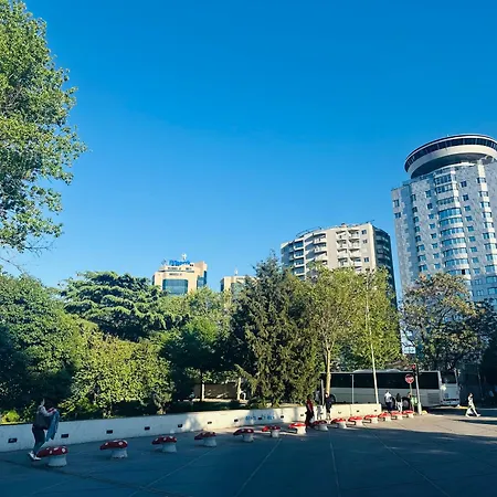 Amo Tower Center *
