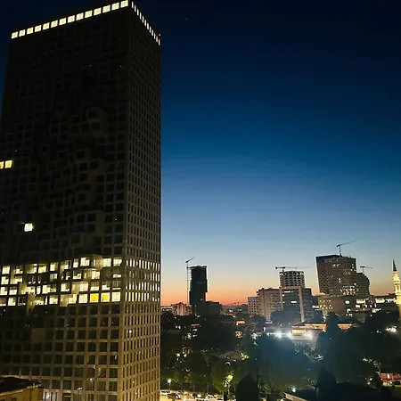 Amo Tower Center *