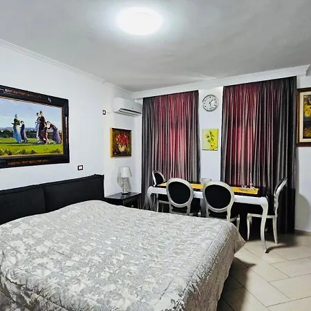 Amo Tower Center * 地拉那