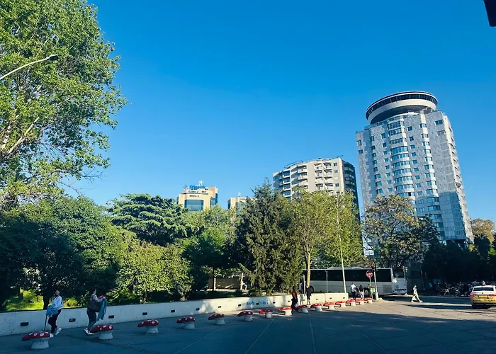 Amo Tower Center *